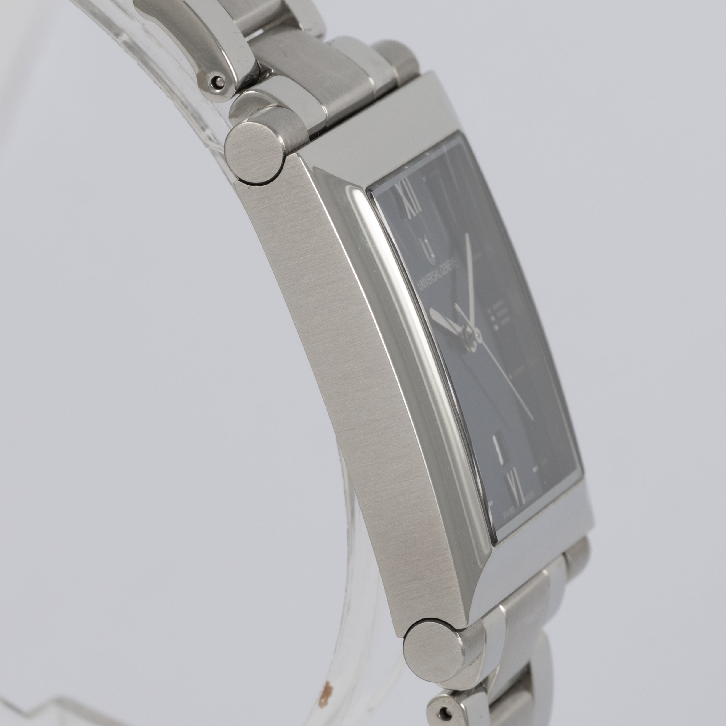 Universal Geneve Quartz Steel Blue Dial Ref: 845.225