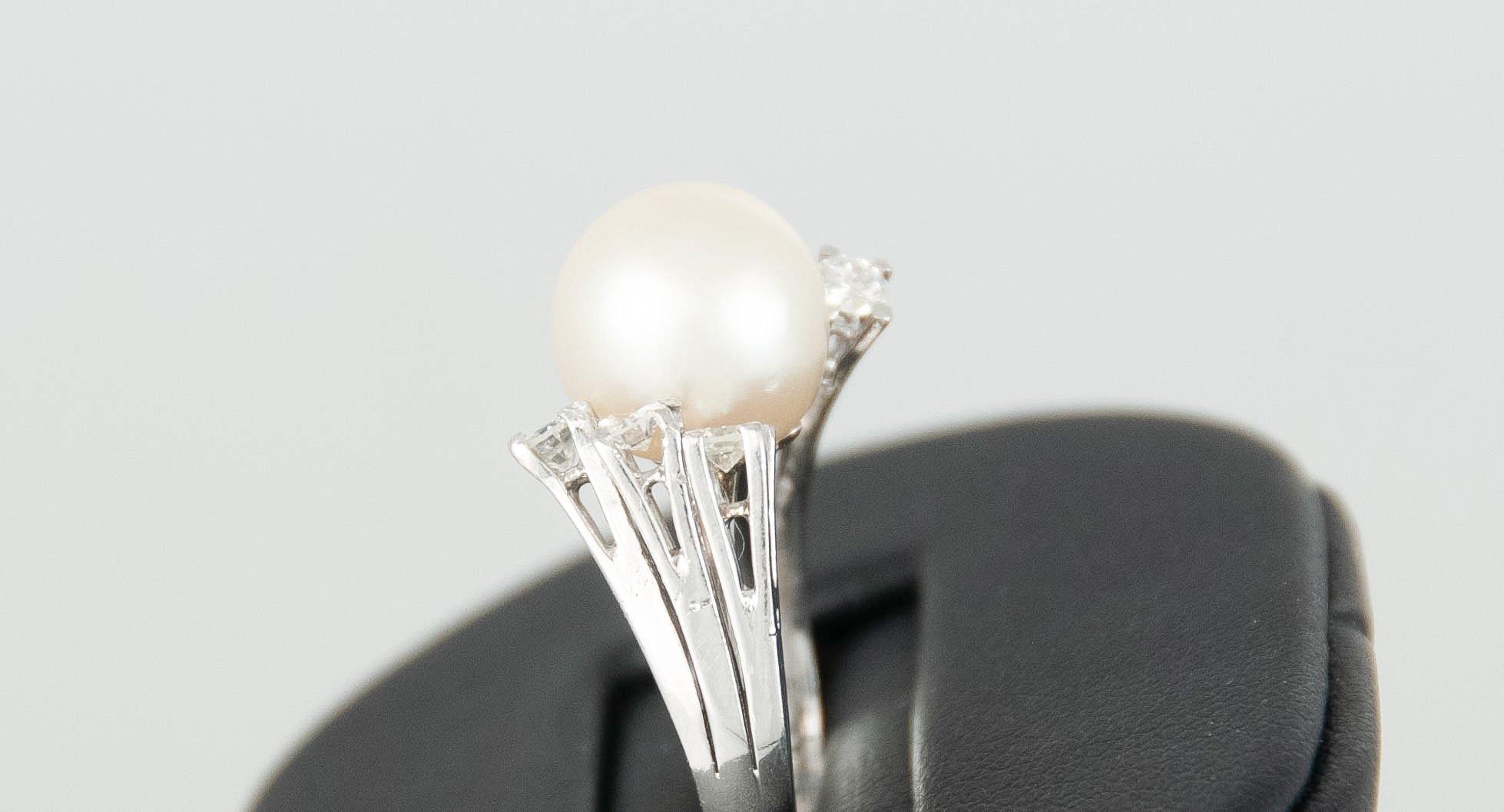 Anillo en oro blanco 18k con perla natural y brillantes - Mayka Jewels