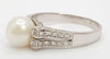 Anillo en oro blanco 18k con perla y brillantes - Mayka Jewels