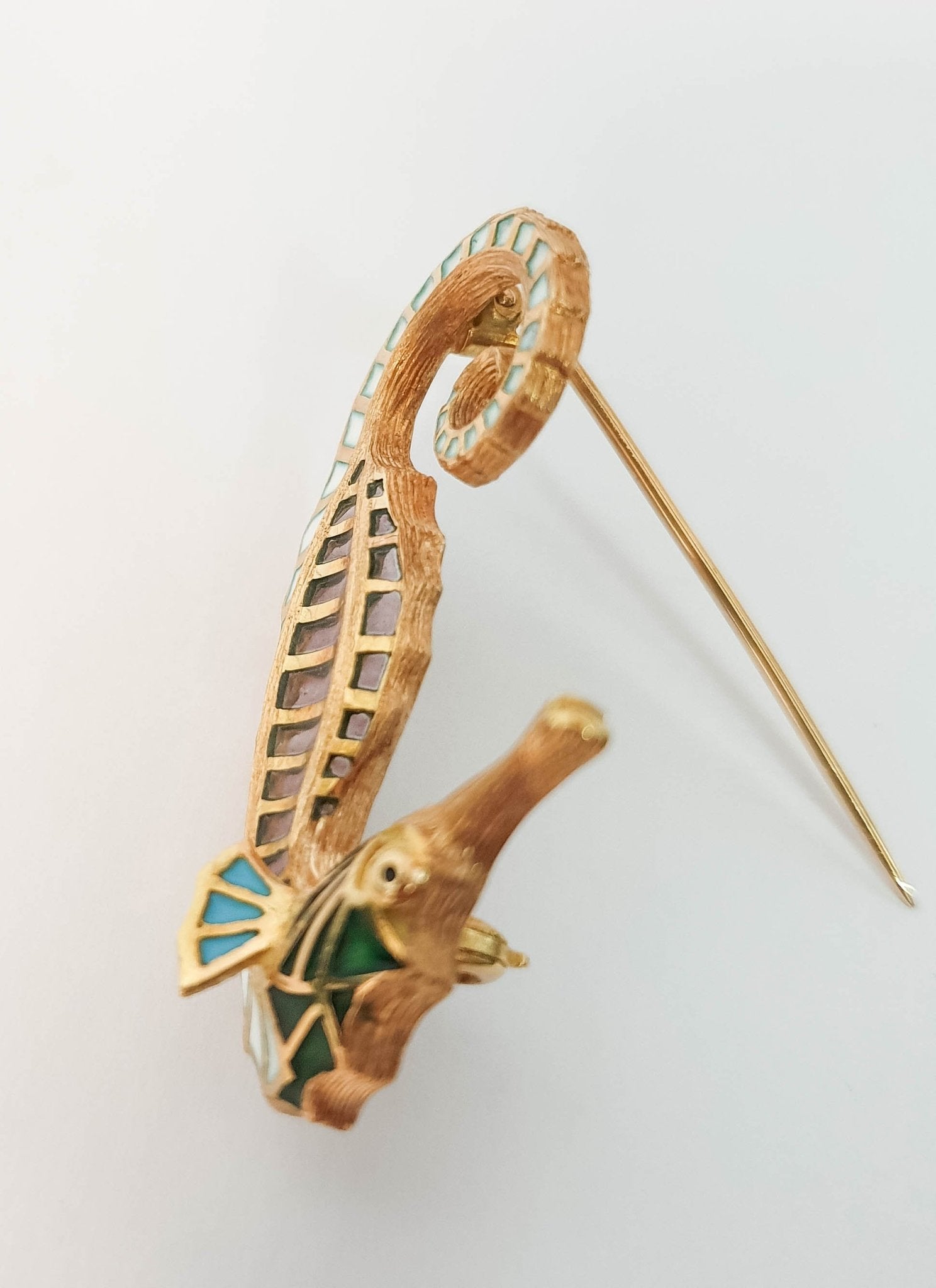 Broche antiguo en oro 19k con cuarzos y esmalte hecho a mano - Mayka Jewels