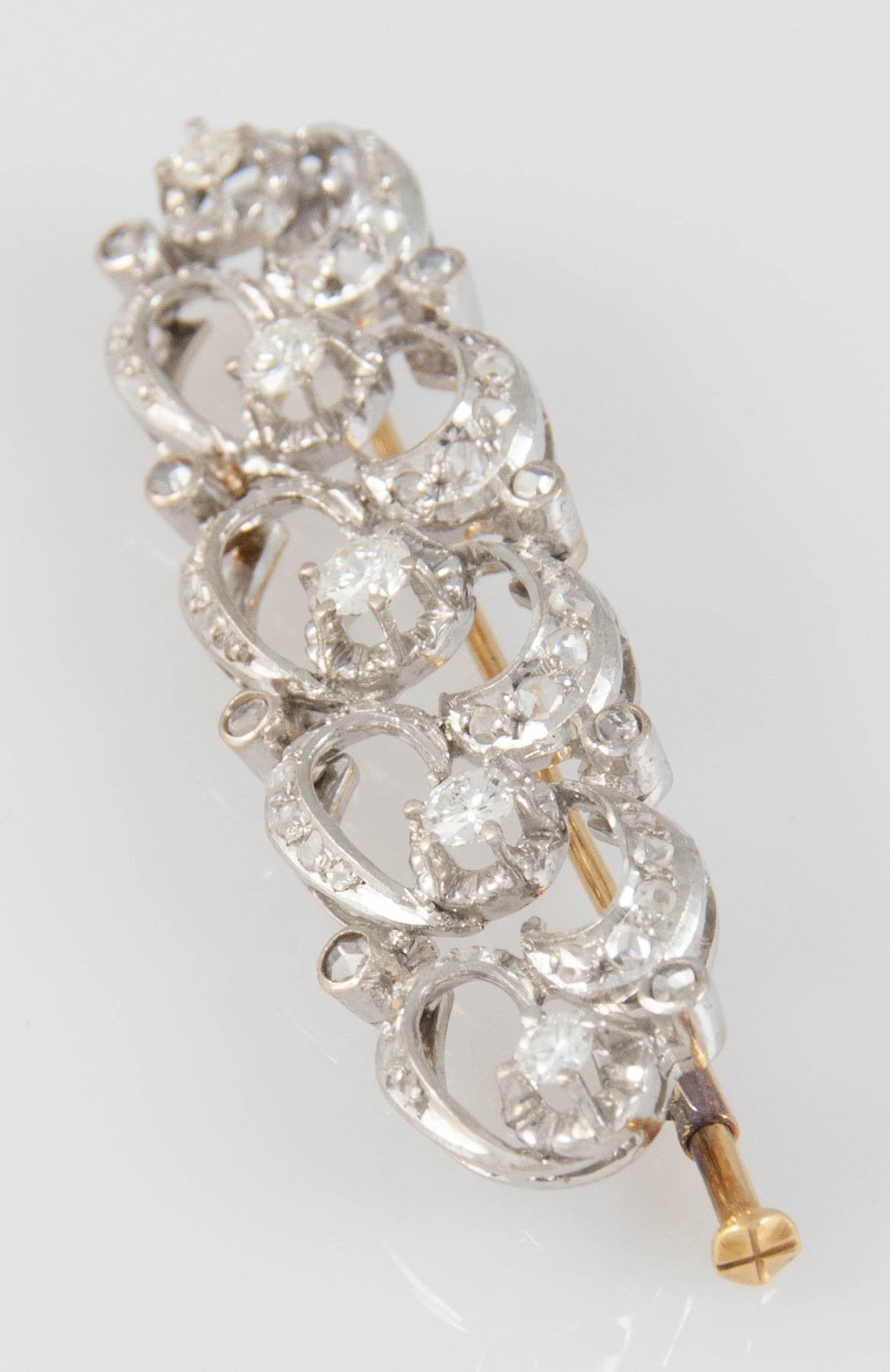 Broche antiguo en oro blanco 18k con diamantes 1.42 quilates - Mayka Jewels