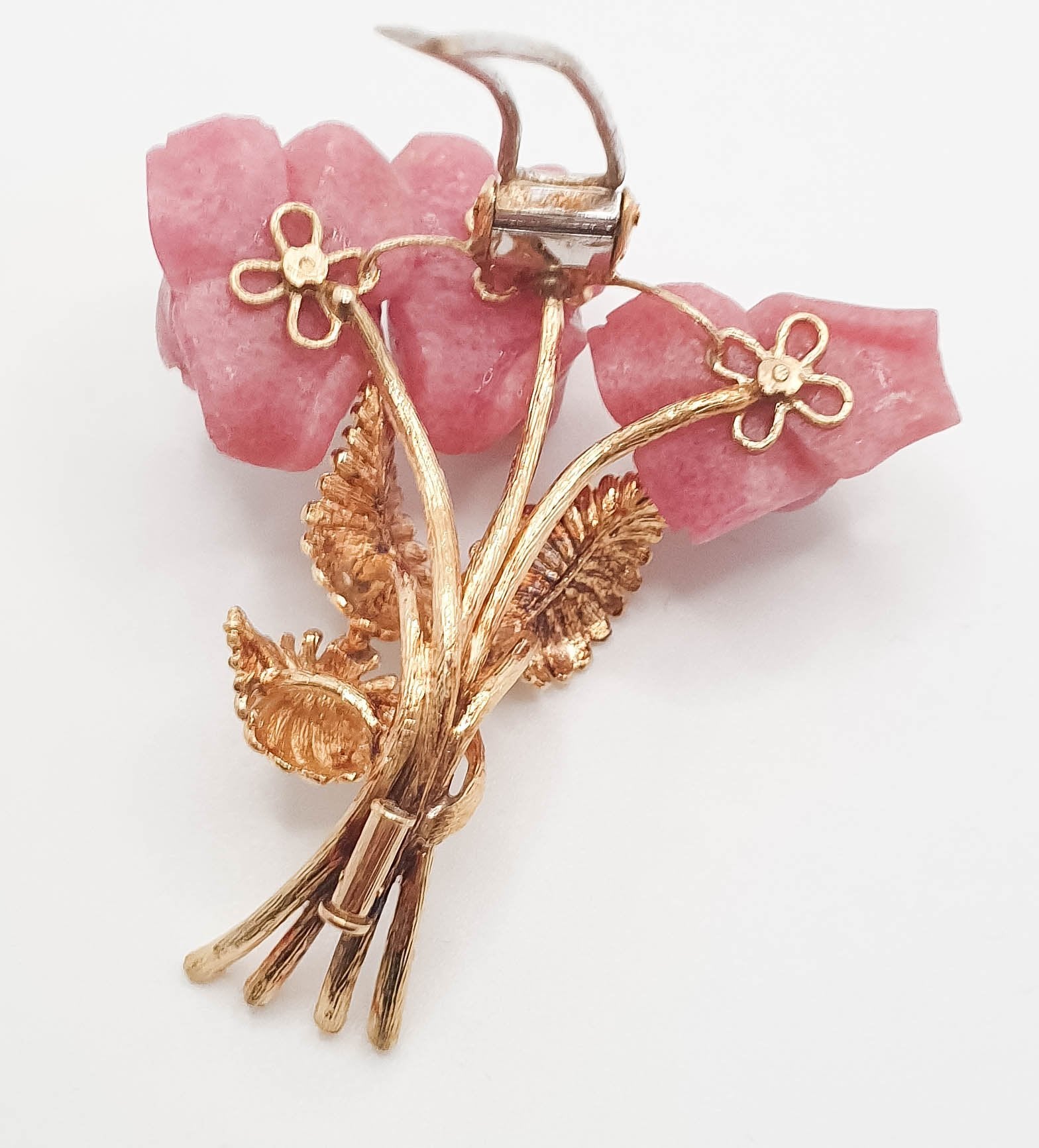 Broche antiguo hecho a mano en oro 18k con coral y diamantes - Mayka Jewels