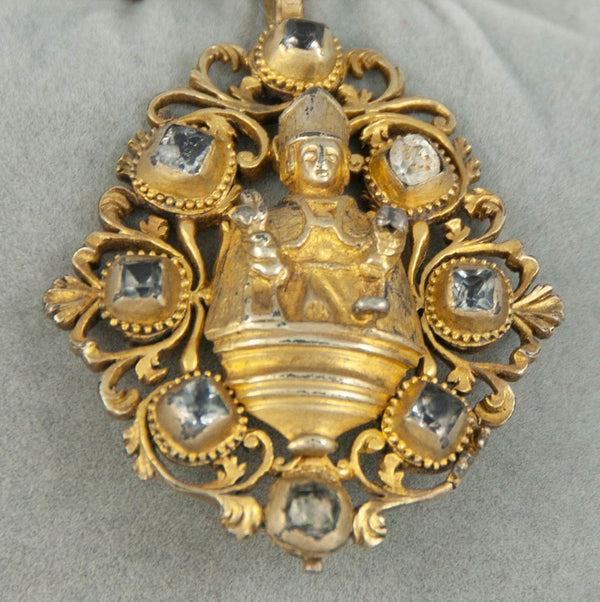 Broche Isabelino en plata dorada con diamantes - Mayka Jewels