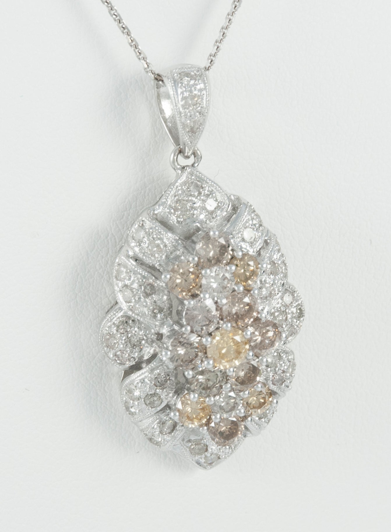 Cadena y colgante en oro blanco 18k y brillantes 3.5 ct House of R&D - Mayka Jewels